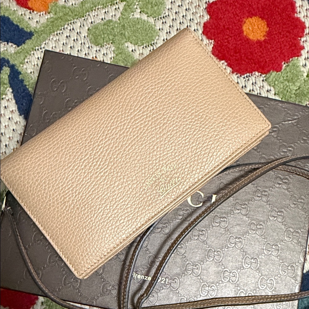 Gucci Light Tan Leather Wallet/Crossbody